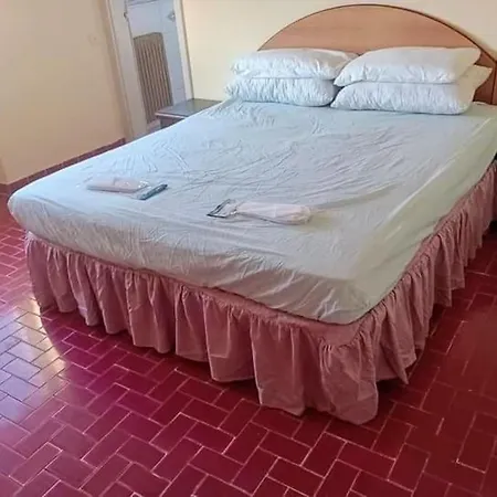 Touristic Near Station And Apartment